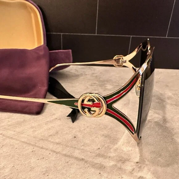 Gucci GG0225S XL | Gold/Green Red Stripe | Excellent Condition - Picture 5 of 10